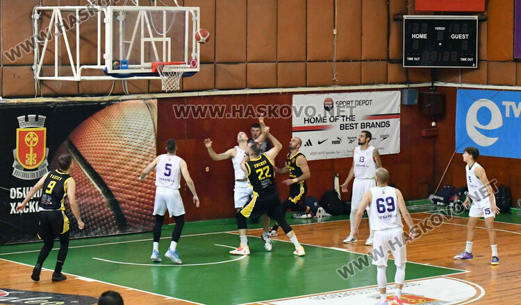 Баскетболистите на Хасково спечелиха сребърните медали в „А“ група