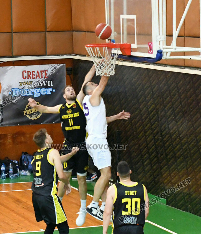 Баскетболистите на Хасково спечелиха сребърните медали в „А“ група