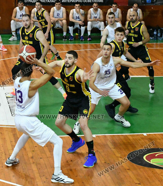 Баскетболистите на Хасково спечелиха сребърните медали в „А“ група