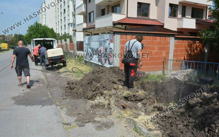 Част от „Червена стена“ без вода заради прокарване на връзка към новия басейн