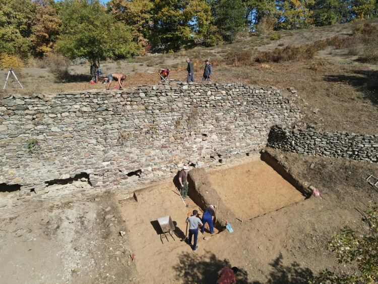 Възобновиха археологическите разкопки до с.Храстово в Крумовград