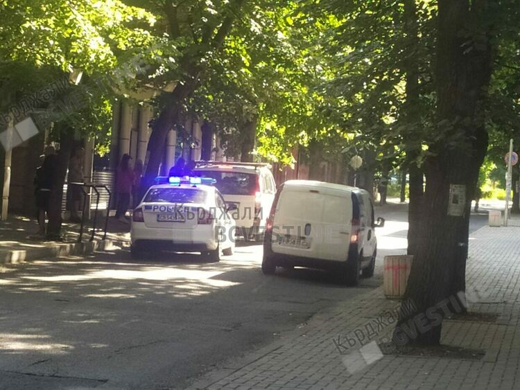 Нашенец от Бурса изгоря заради неправилно паркиране,не помогнаха аварийките