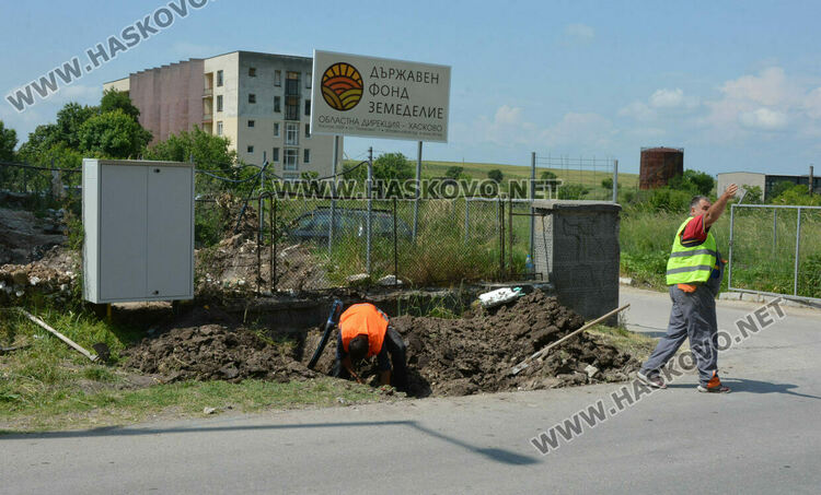Част от „Червена стена“ без вода заради прокарване на връзка към новия басейн