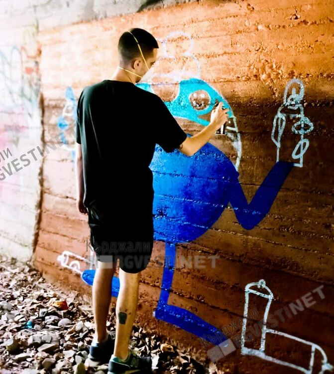 Графити красят трасето на детската железница в парк „Простор”,добавят още едно вагонче към влакчето