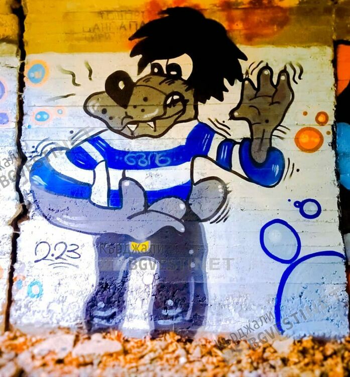 Графити красят трасето на детската железница в парк „Простор”,добавят още едно вагонче към влакчето