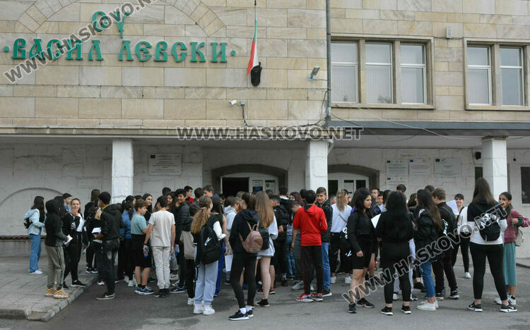 3622-ма седмокласници и десетокласници се явяват на изпити днес в региона на Хасково