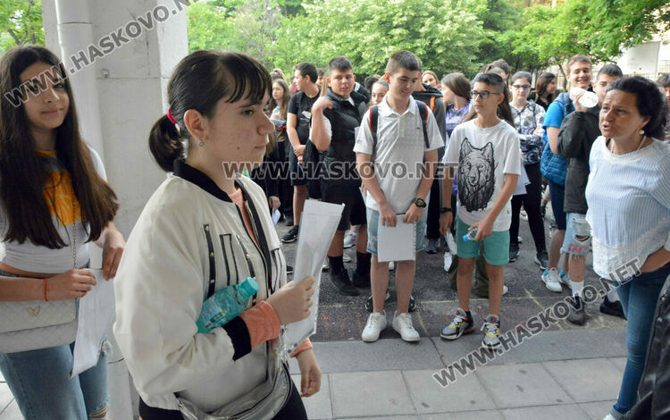 3622-ма седмокласници и десетокласници се явяват на изпити днес в региона на Хасково