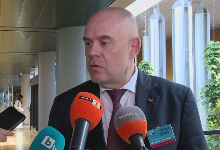 Гешев с първи коментар след решението на ВСС за освобождаването му