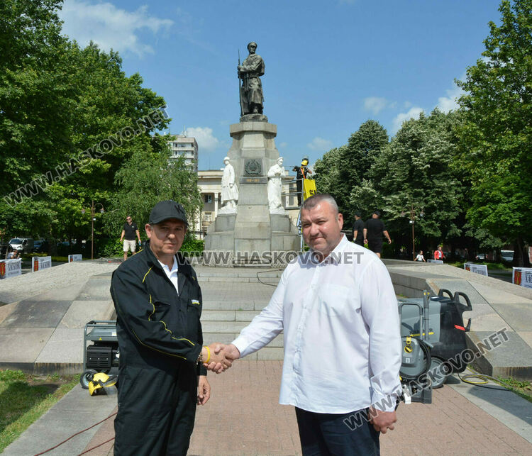 Паметникът на Незнайния войн светна след основно почистване