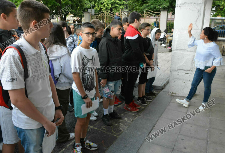 3622-ма седмокласници и десетокласници се явяват на изпити днес в региона на Хасково
