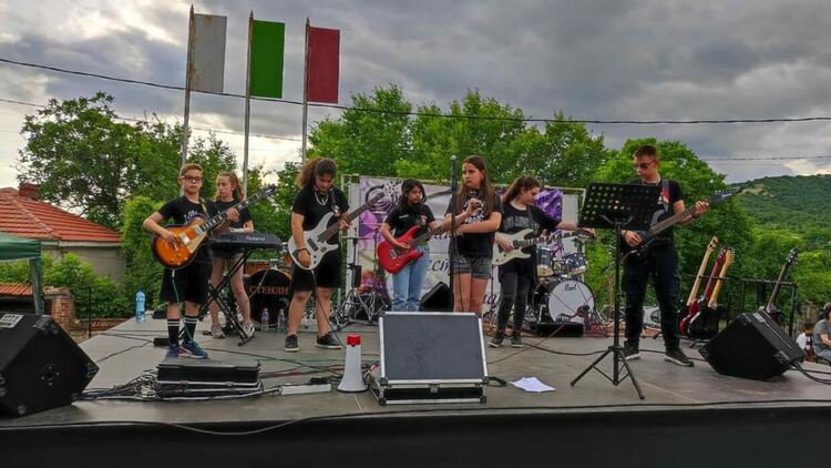 Рокаджиите от "Наутилус" разбраха какво е да си подгряваща група на звезди