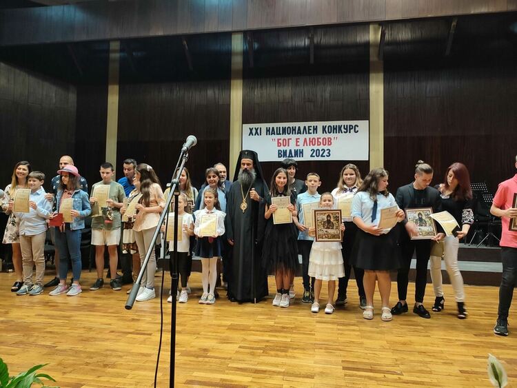 Ученичка на ОУ „Алеко Константинов“ с Първа награда от Национален конкурс на МОН