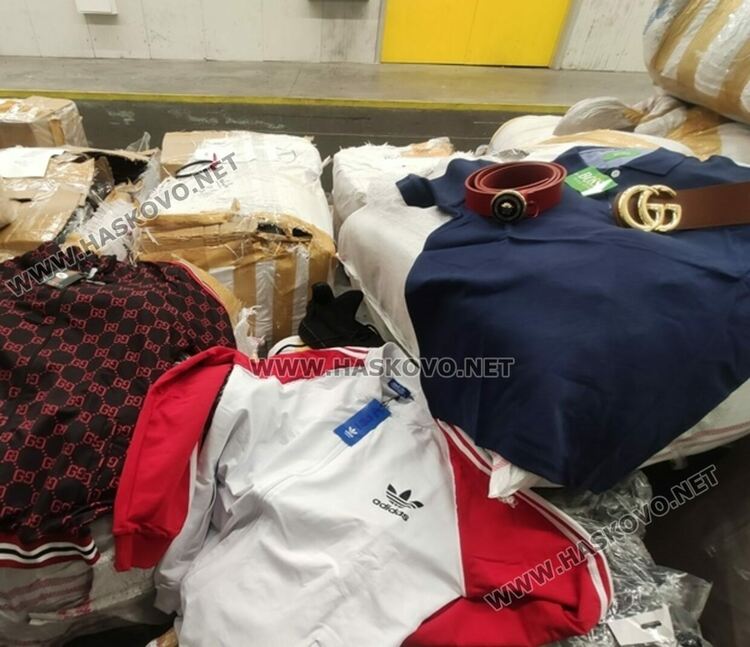 Над 150 000 „маркови“ стоки задържаха митническите служители на  Капитан Андреево