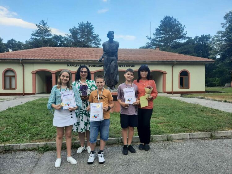 Отличиха 42-ма изявени математици в Димитровград