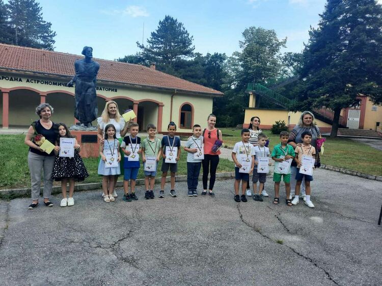 Отличиха 42-ма изявени математици в Димитровград