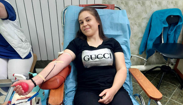 Доброволци от БЧК дариха кръв в Международния ден на кръводаряването