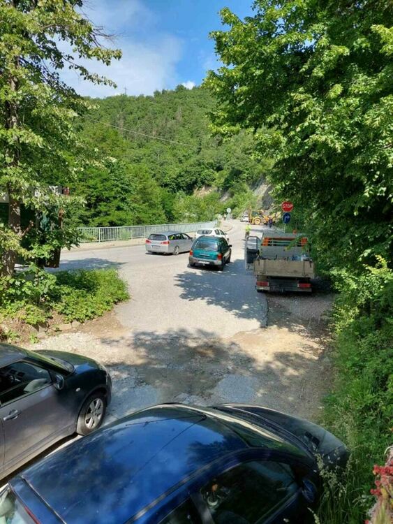 Свлачище затвори пътя Асеновград - Смолян 