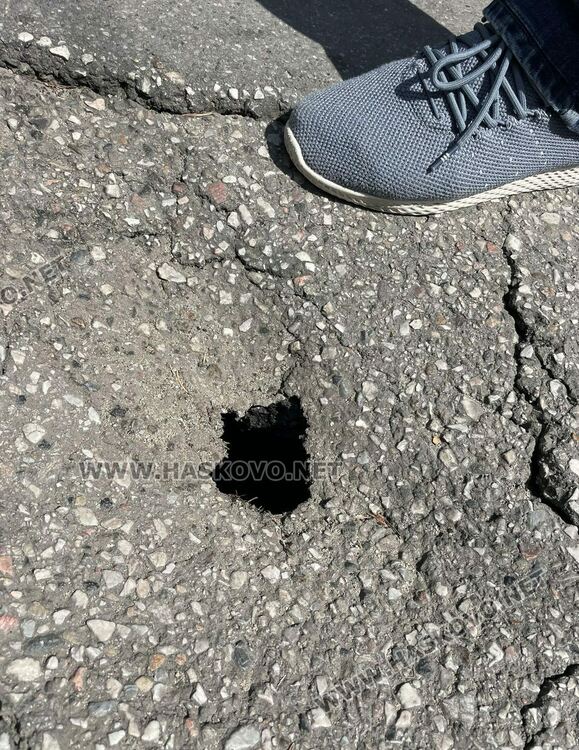 Хасковлии сигнализираха за дупка на улица „Христо Ботев“