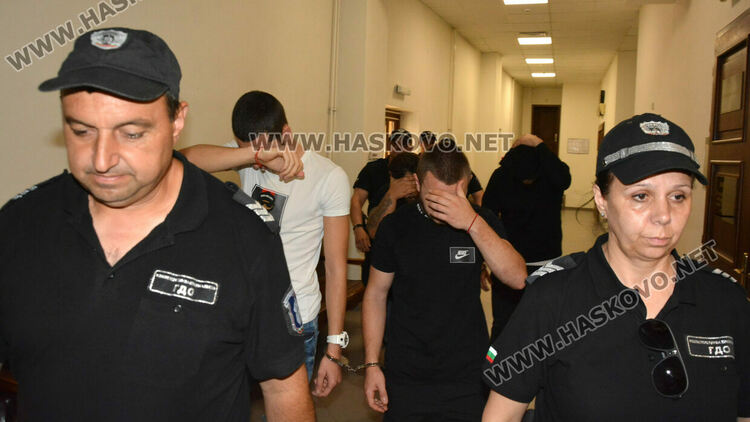 Освободиха под домашен арест един от задържаните за подпомагане на мигранти