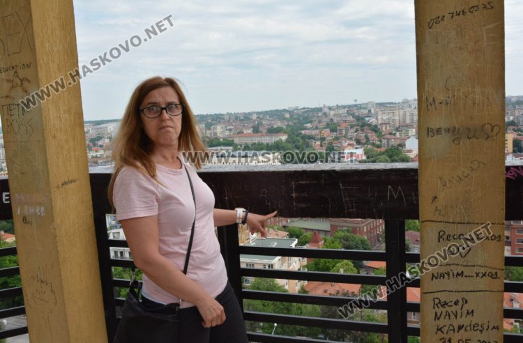 Една от посетителките на Камбанарията