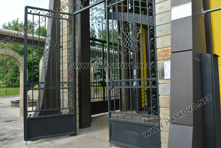 Хасковлии: За пореден път надраскаха камбанарията на „Ямача“