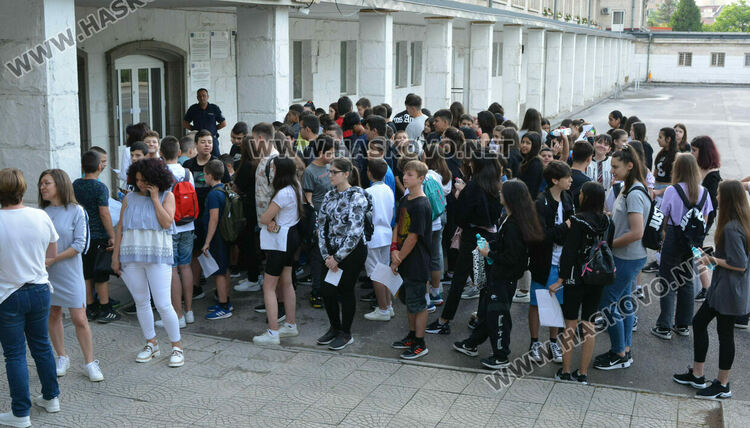 Учениците от 7 и 10 клас отново в училище за Националното външно оценяване по математика