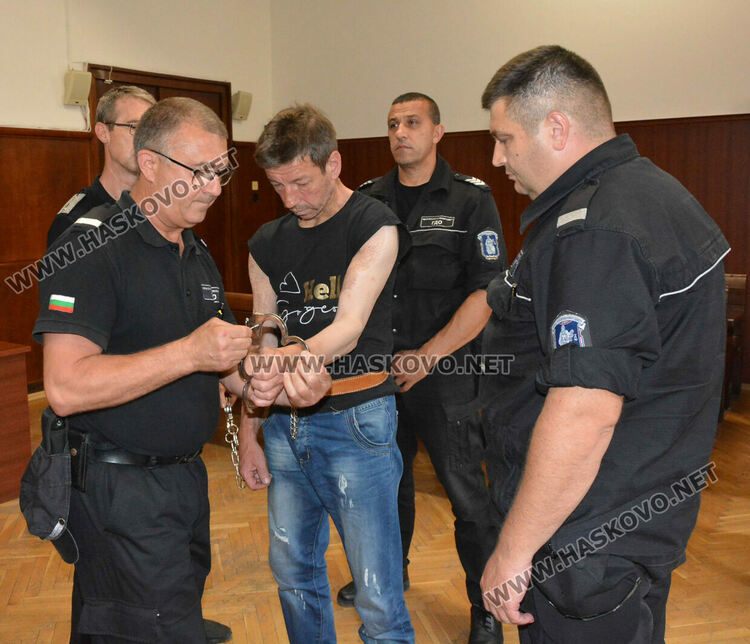 Задържаният за убийството на баща си: Съжалявам за случилото се