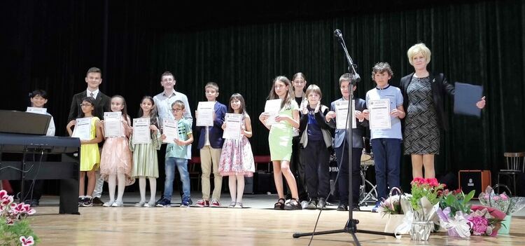 Талантливи малки цигулари и пианисти изпълниха читалищатата в Райково и Устово/галерия/