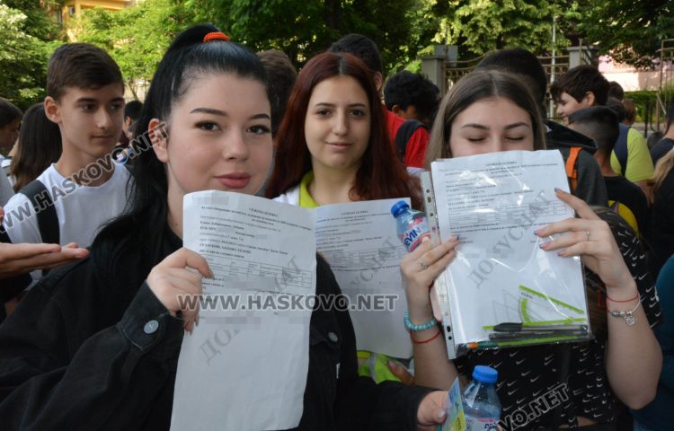 Учениците от 7 и 10 клас отново в училище за Националното външно оценяване по математика