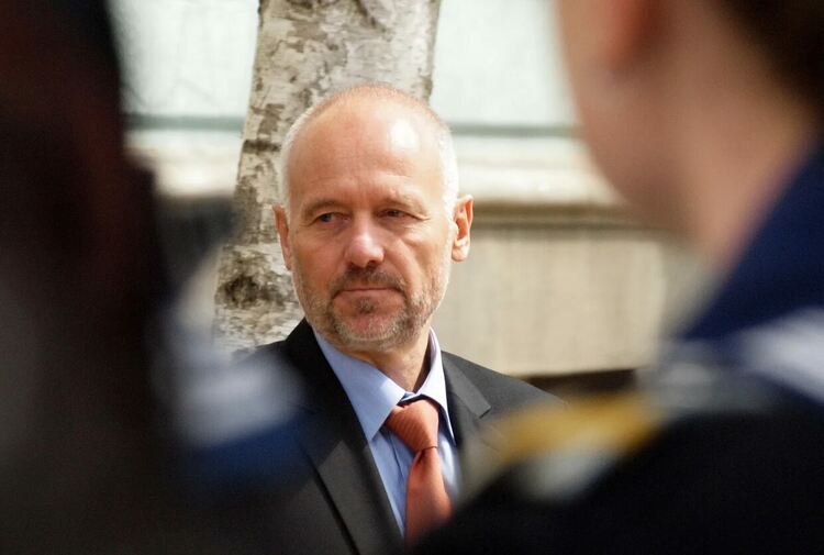 България ще се включи в обща европейска помощ със снаряди за Украйна, каза Тагарев пред Политико