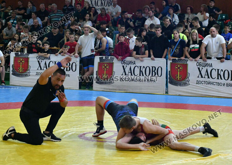 Борци от цялата страна излизат на тепиха в зала "Дружба" за "Купа Хасково"