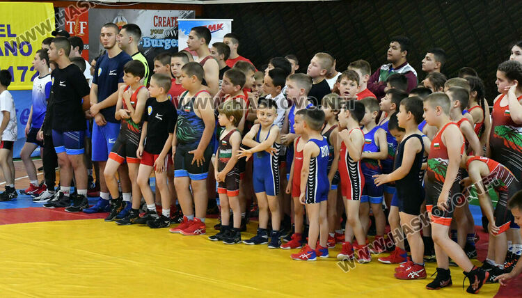 Борци от цялата страна излизат на тепиха в зала "Дружба" за "Купа Хасково"