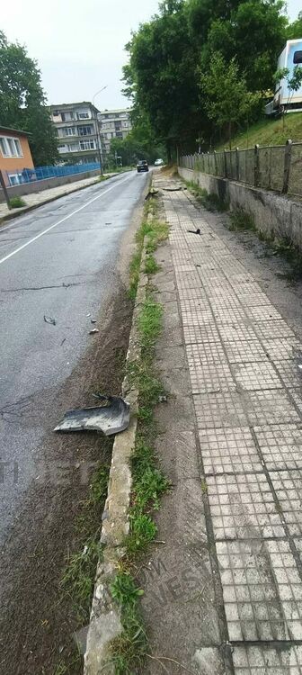 „Ауди” направи опит да „нахлуе” в офисите на Синята зона,спря го оградата /снимки/