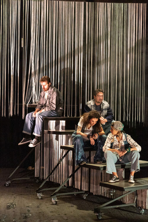 РДТ кани на премиерата на спектакъла “Extravagant Dreamster” 