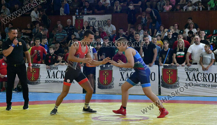 Борци от цялата страна излизат на тепиха в зала "Дружба" за "Купа Хасково"