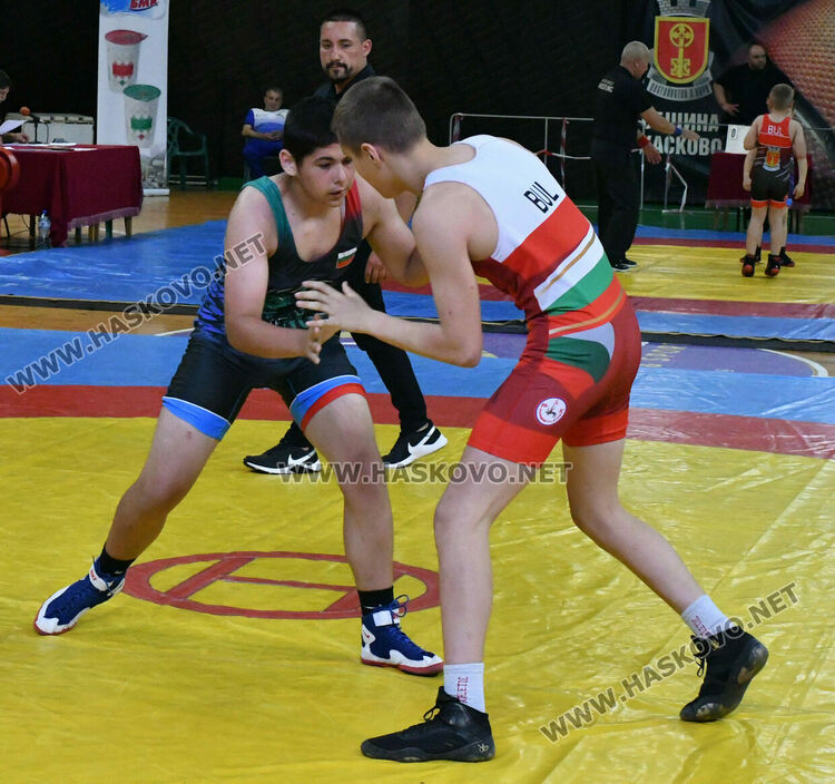 Борци от цялата страна излизат на тепиха в зала "Дружба" за "Купа Хасково"