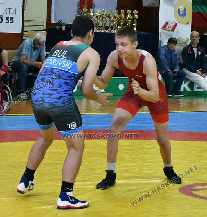 Борци от цялата страна излизат на тепиха в зала "Дружба" за "Купа Хасково"