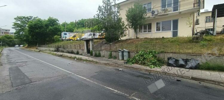 „Ауди” направи опит да „нахлуе” в офисите на Синята зона,спря го оградата /снимки/