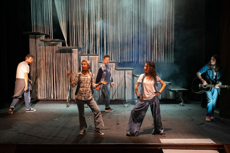 РДТ кани на премиерата на спектакъла “Extravagant Dreamster” 