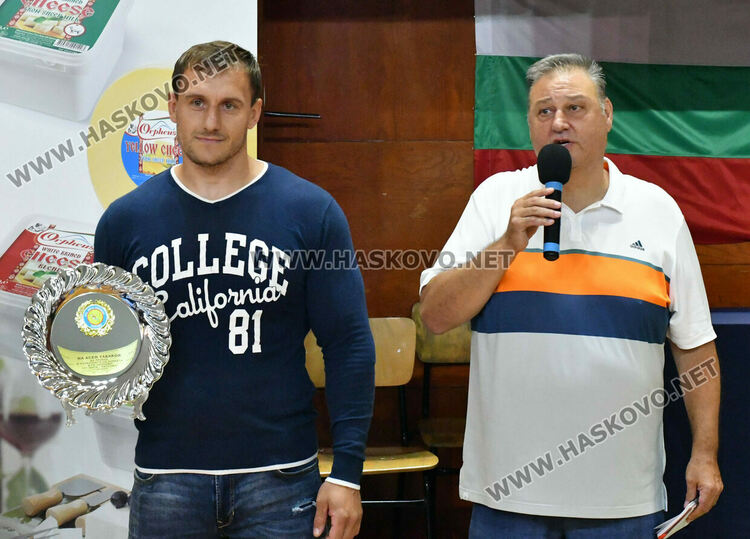 Борци от цялата страна излизат на тепиха в зала "Дружба" за "Купа Хасково"