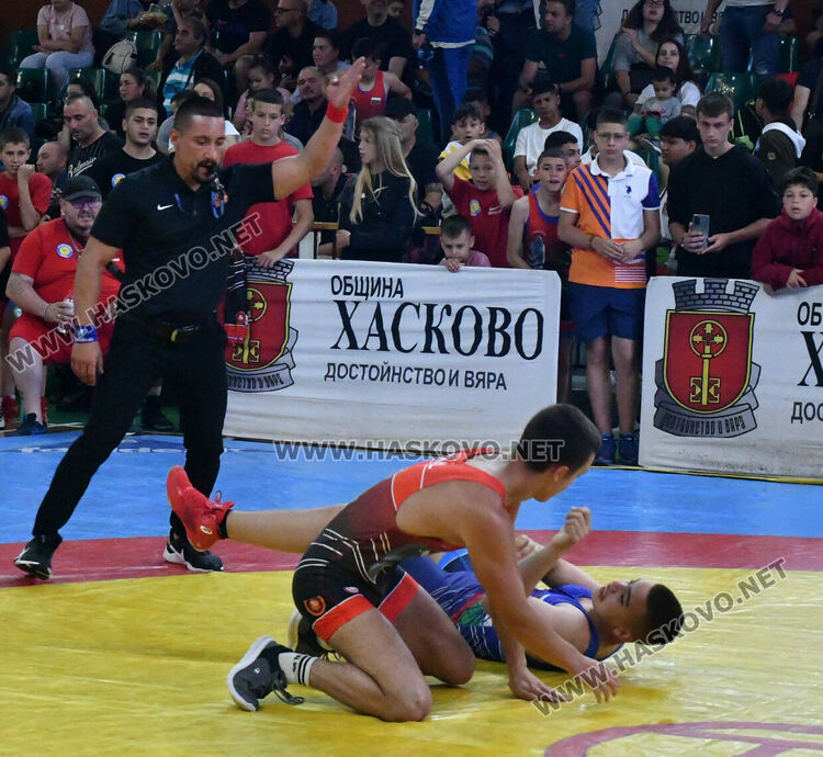 Борци от цялата страна излизат на тепиха в зала "Дружба" за "Купа Хасково"