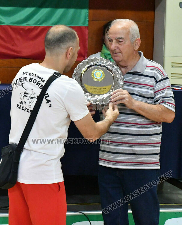 Борци от цялата страна излизат на тепиха в зала "Дружба" за "Купа Хасково"