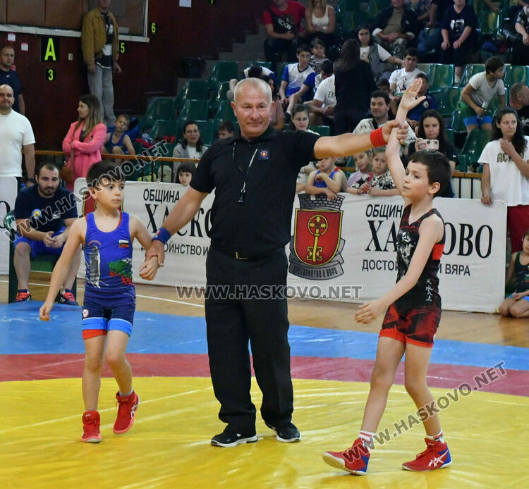 Борци от цялата страна излизат на тепиха в зала "Дружба" за "Купа Хасково"