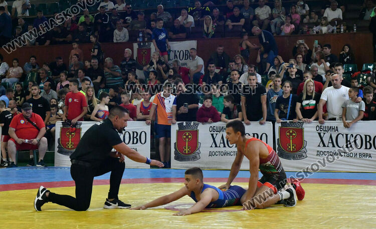 Борци от цялата страна излизат на тепиха в зала "Дружба" за "Купа Хасково"