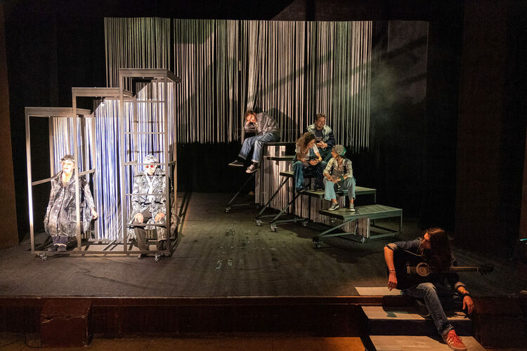 РДТ кани на премиерата на спектакъла “Extravagant Dreamster” 