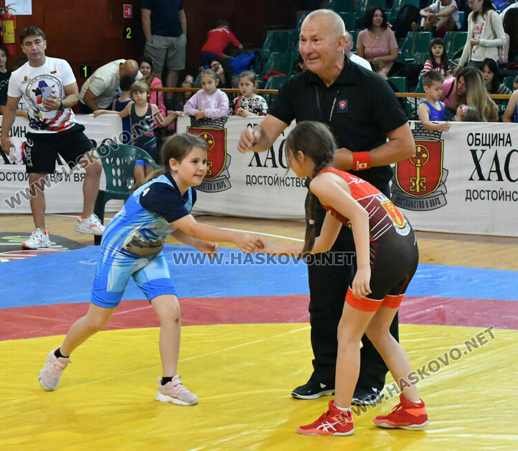 Борци от цялата страна излизат на тепиха в зала "Дружба" за "Купа Хасково"