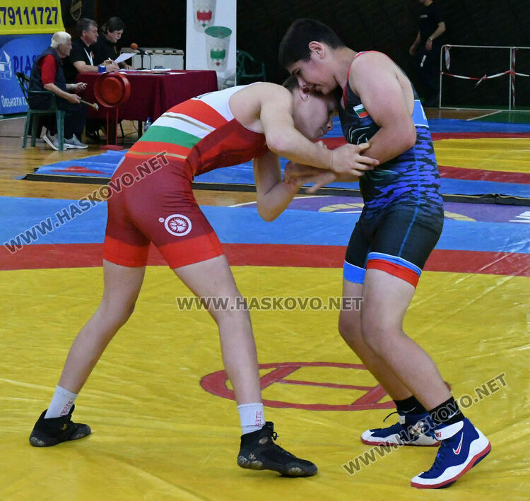 Борци от цялата страна излизат на тепиха в зала "Дружба" за "Купа Хасково"