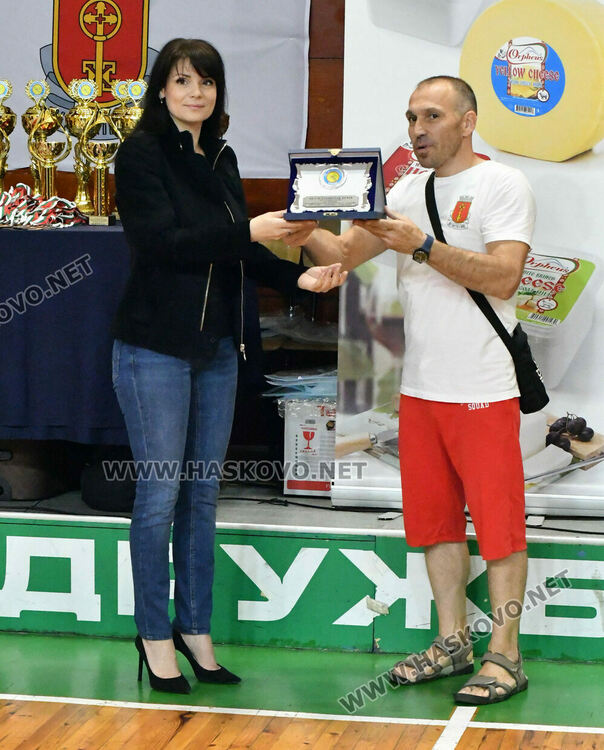 Борци от цялата страна излизат на тепиха в зала "Дружба" за "Купа Хасково"