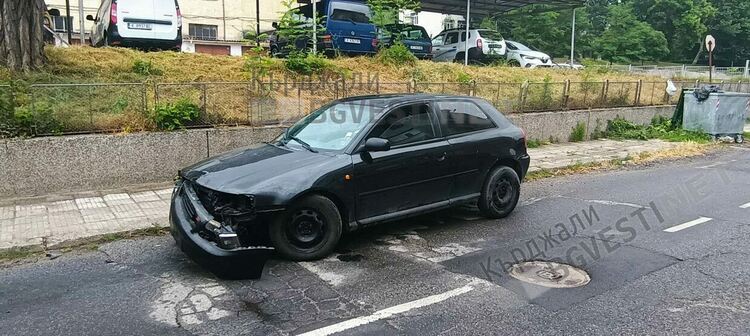 „Ауди” направи опит да „нахлуе” в офисите на Синята зона,спря го оградата /снимки/