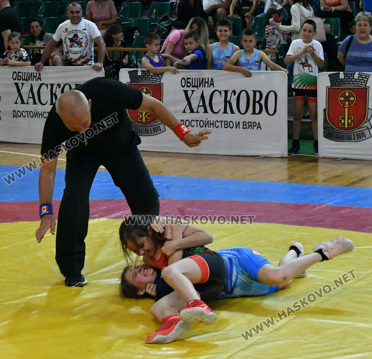 Борци от цялата страна излизат на тепиха в зала "Дружба" за "Купа Хасково"